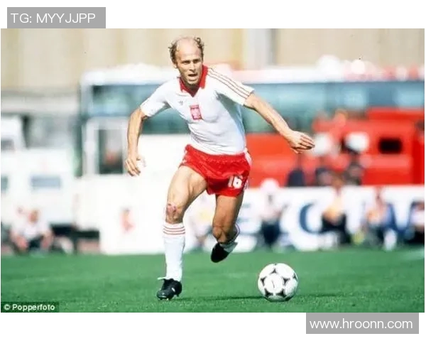 足球右路之星:盘点当代最具威胁的右边锋及其技术特点分析 足球右路之星:盘点当代最具威胁的右边锋及其技术特点分析