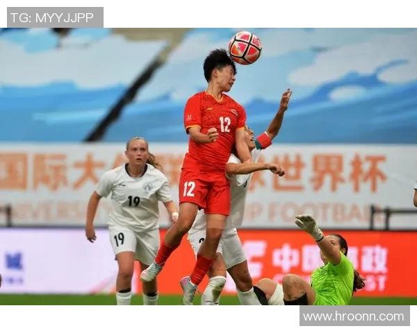 三兄弟球星携手登场足球场上演精彩对决足球男英雄篇 三兄弟球星携手登场足球场上演精彩对决足球男英雄篇