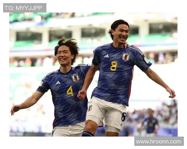 日本足球球星风采展示：赛场上英勇拼搏的经典瞬间与个人魅力