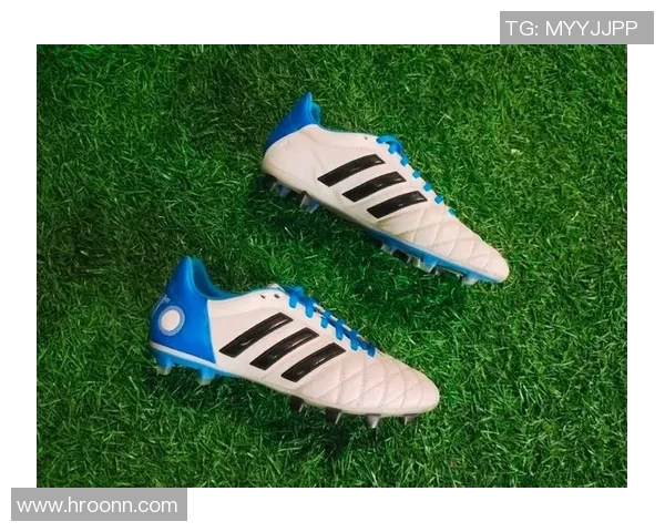 克罗斯专属足球鞋设计灵感与性能解析 王者之脚的完美搭档 克罗斯专属足球鞋设计灵感与性能解析 王者之脚的完美搭档