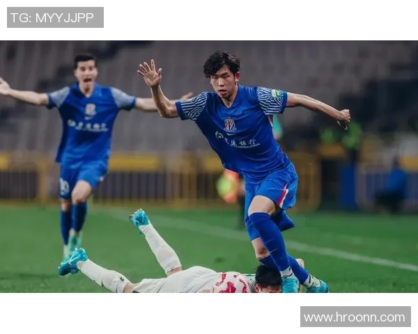 足球传奇血脉传承新星崛起 球场上后裔们的荣耀与挑战 足球传奇血脉传承新星崛起 球场上后裔们的荣耀与挑战